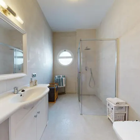 Luxury 5 Bed House Private Pool And Sea View
